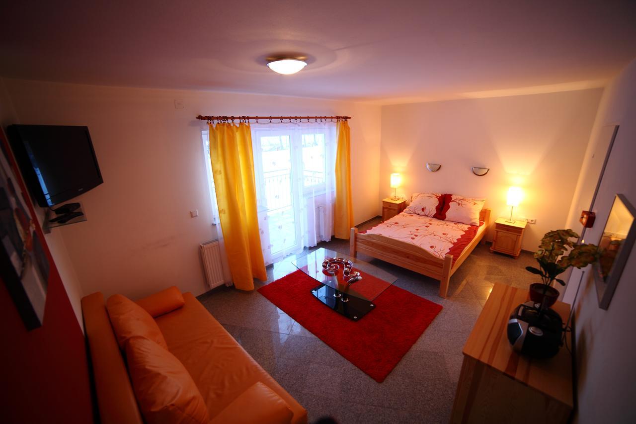 Domki Cztery Pory Roku Czchow Bagian luar foto