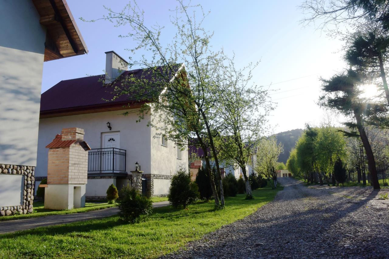 Domki Cztery Pory Roku Czchow Bagian luar foto